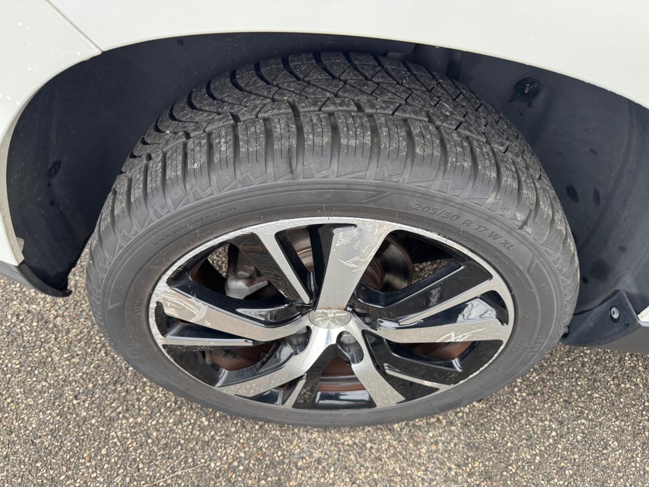 Peugeot 2008 1.6 e-HDi 115 CV Allure