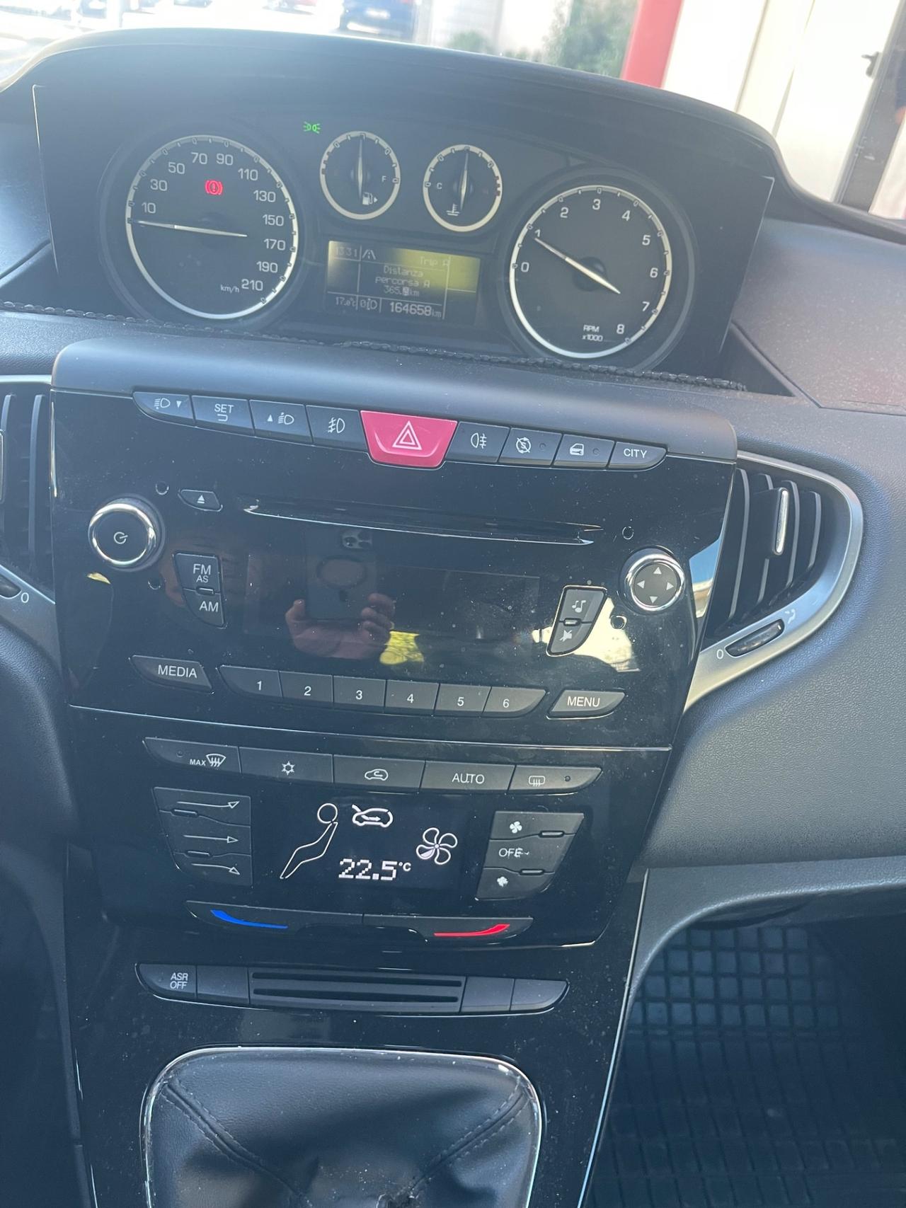 Lancia Ypsilon 1.2 69 CV 5 porte GPL Ecochic Platinum SI NEOPATENTATI
