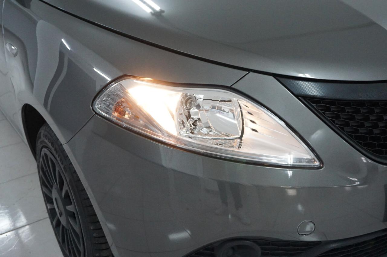 Lancia Ypsilon 1.0 FireFly 5 porte S&S Hybrid Ecochic Silver