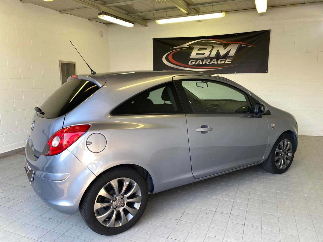 Opel Corsa 1.2 80CV 3 porte GPL-TECH Edition