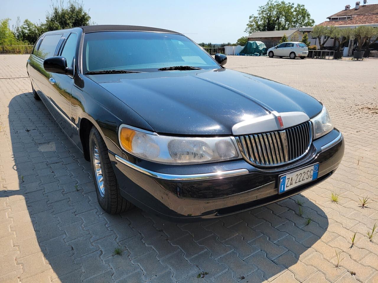 Limousine Lincoln Town car V8 4.6cc 209cv Benz/Gpl