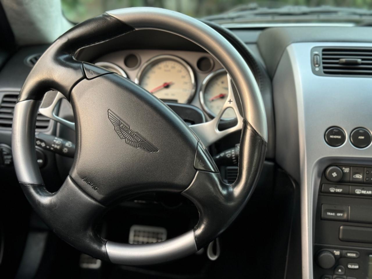 Aston Martin V12 Vanquish Coupé