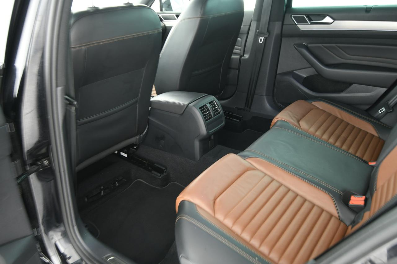 VOLKSWAGEN Passat Variant 2.0 tdi Executive 150cv dsg PELLE+ACC+APP CONNECT