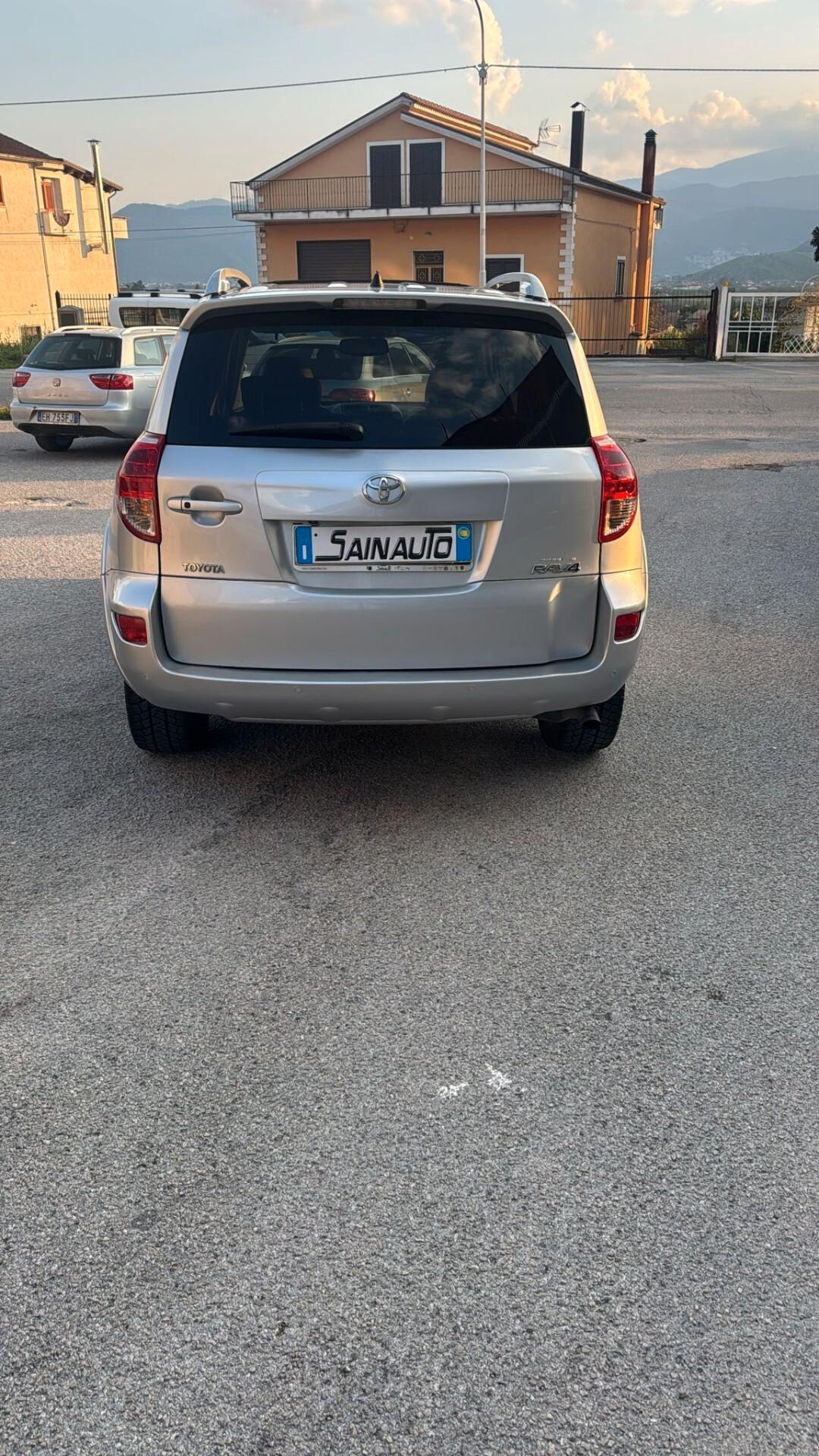 Toyota RAV 4 RAV4 Crossover 2.2 D-4D 177 CV Luxury Garanzia