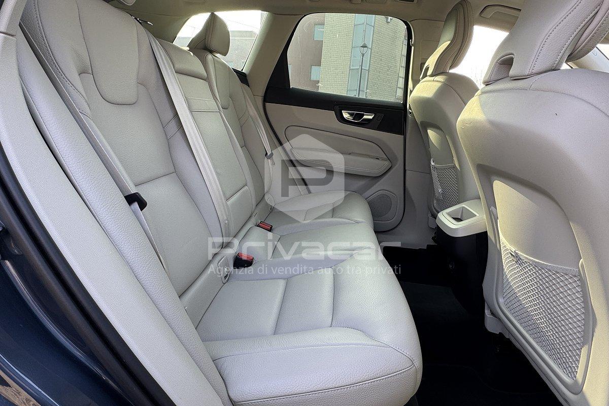 VOLVO XC60 B4 (d) AWD Geartronic Momentum Pro