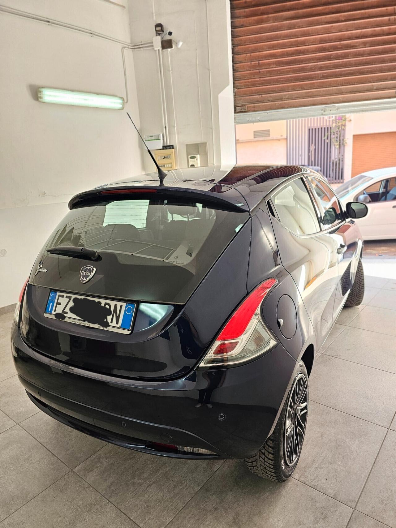 Lancia Ypsilon 1.2 69 CV 5 porte S&S Gold