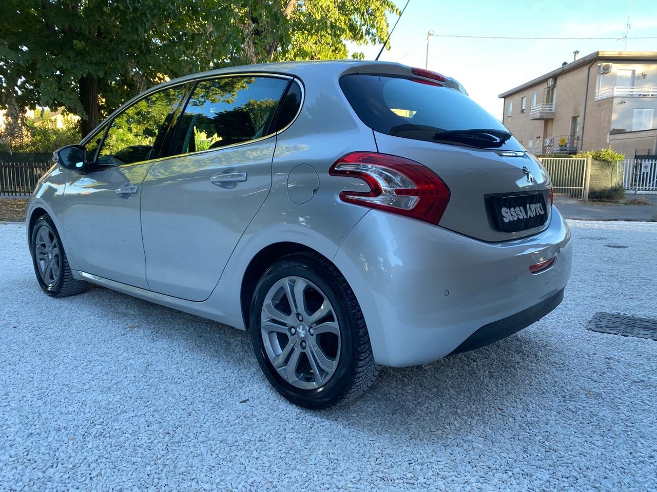 Peugeot 208 PureTech 82 5 porte Allure NEOPATENTATI!!!