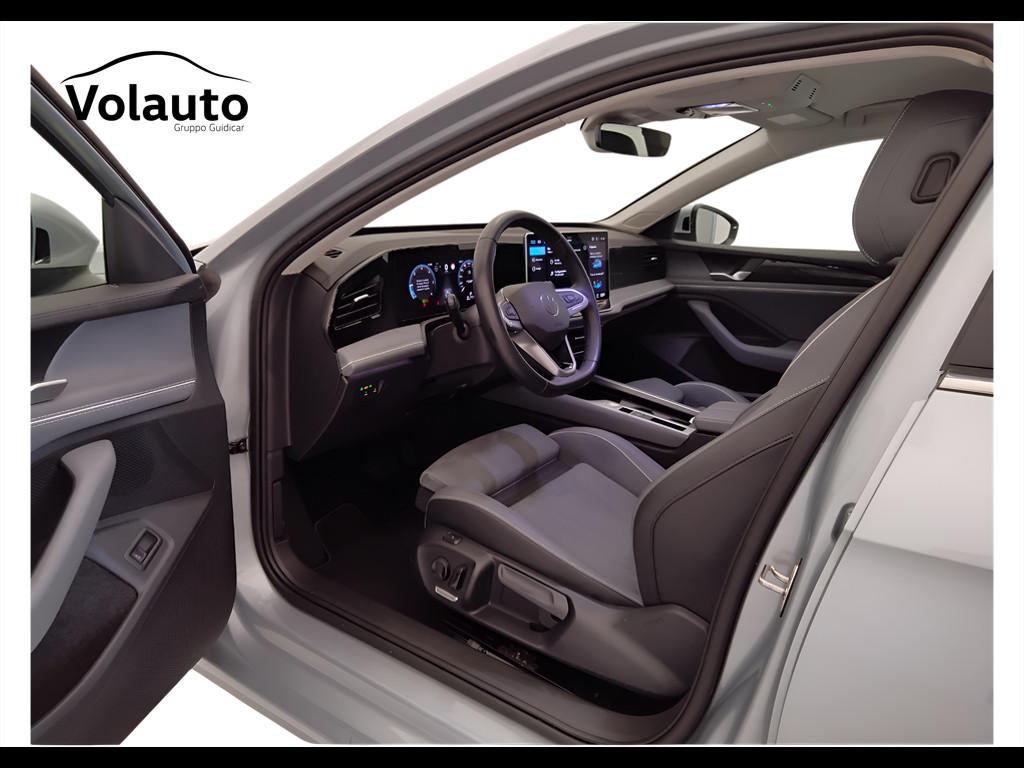 VOLKSWAGEN Passat IX 2024 - Passat 2.0 tdi scr Business 150cv dsg