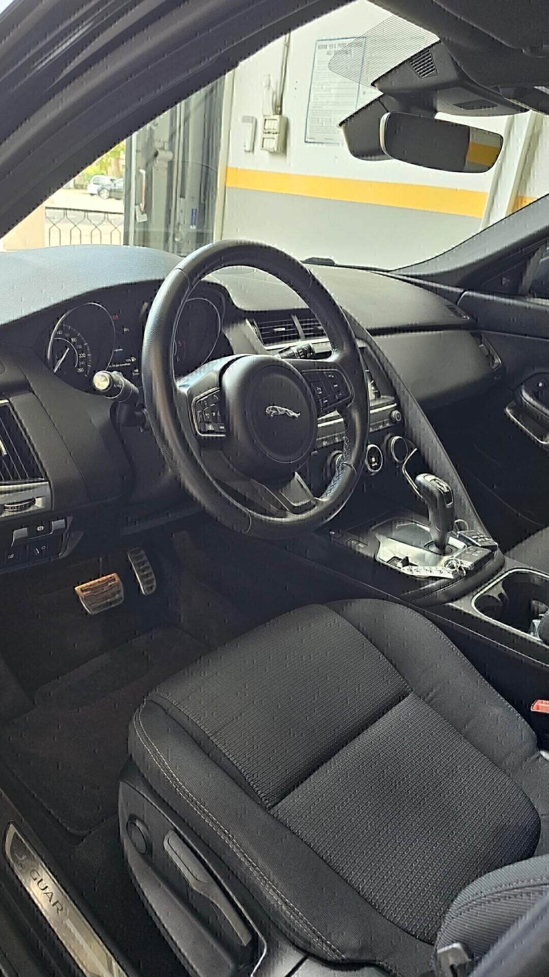 Jaguar E-Pace 2020 R-Dynamic HSE