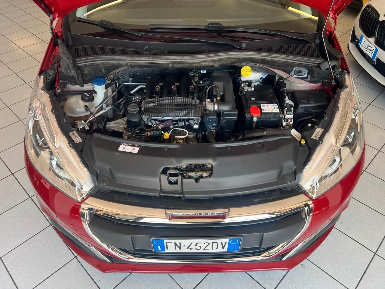 Peugeot 208 PureTech 82 5 porte ALLURE