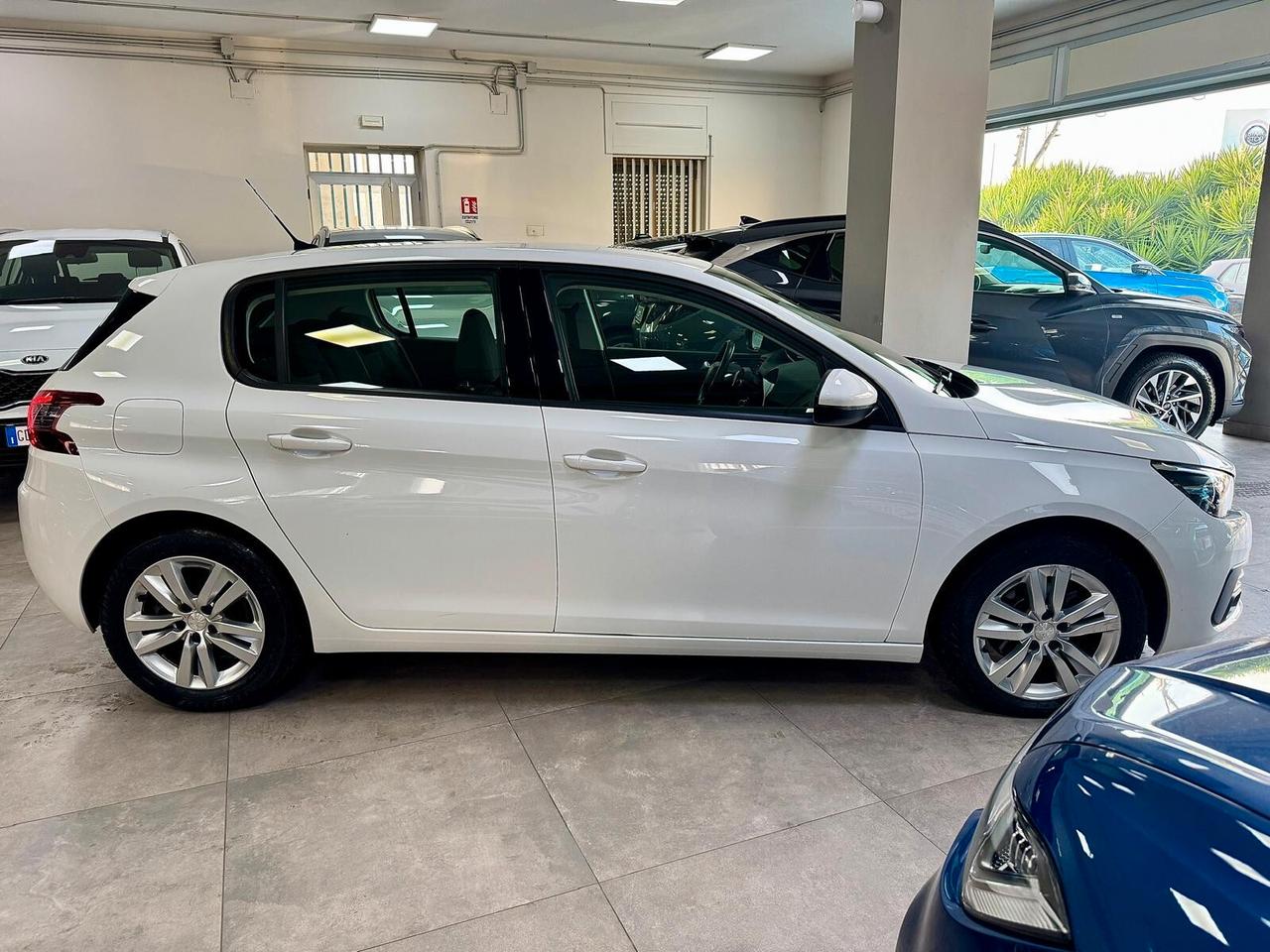Peugeot 308 1.5 BlueHDi 130cv EAT8 Business 2021