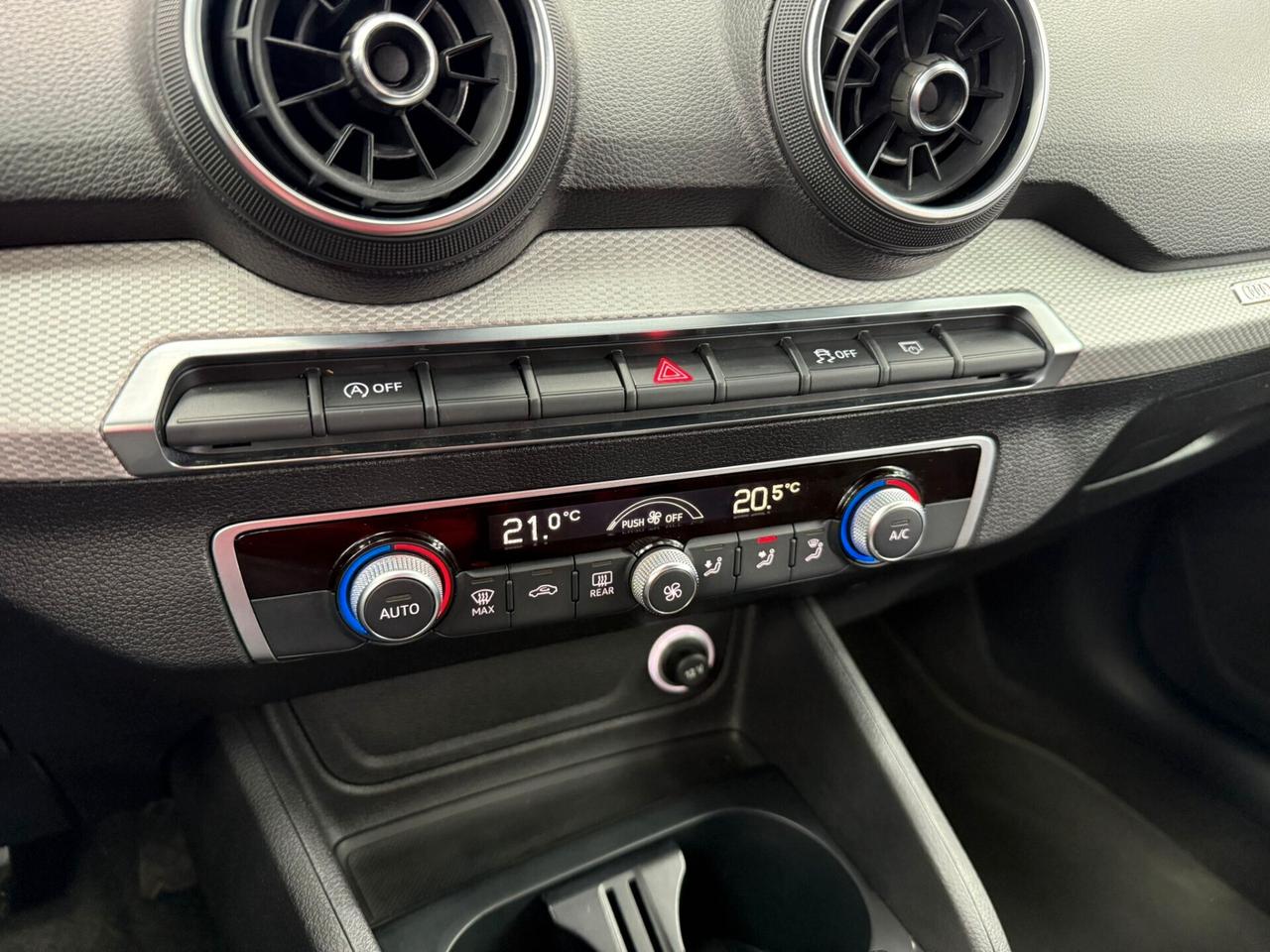 Audi Q2 30 TDI S tronic Business (645)