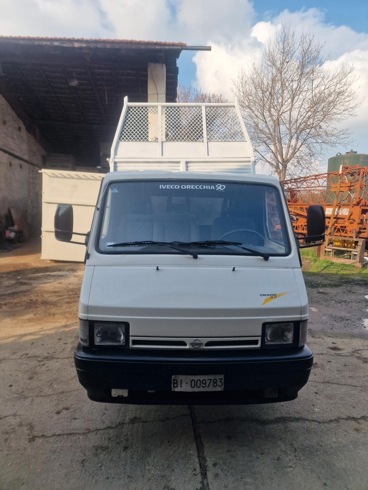 Nissan trade 3.0 td ribaltabile trilaterale