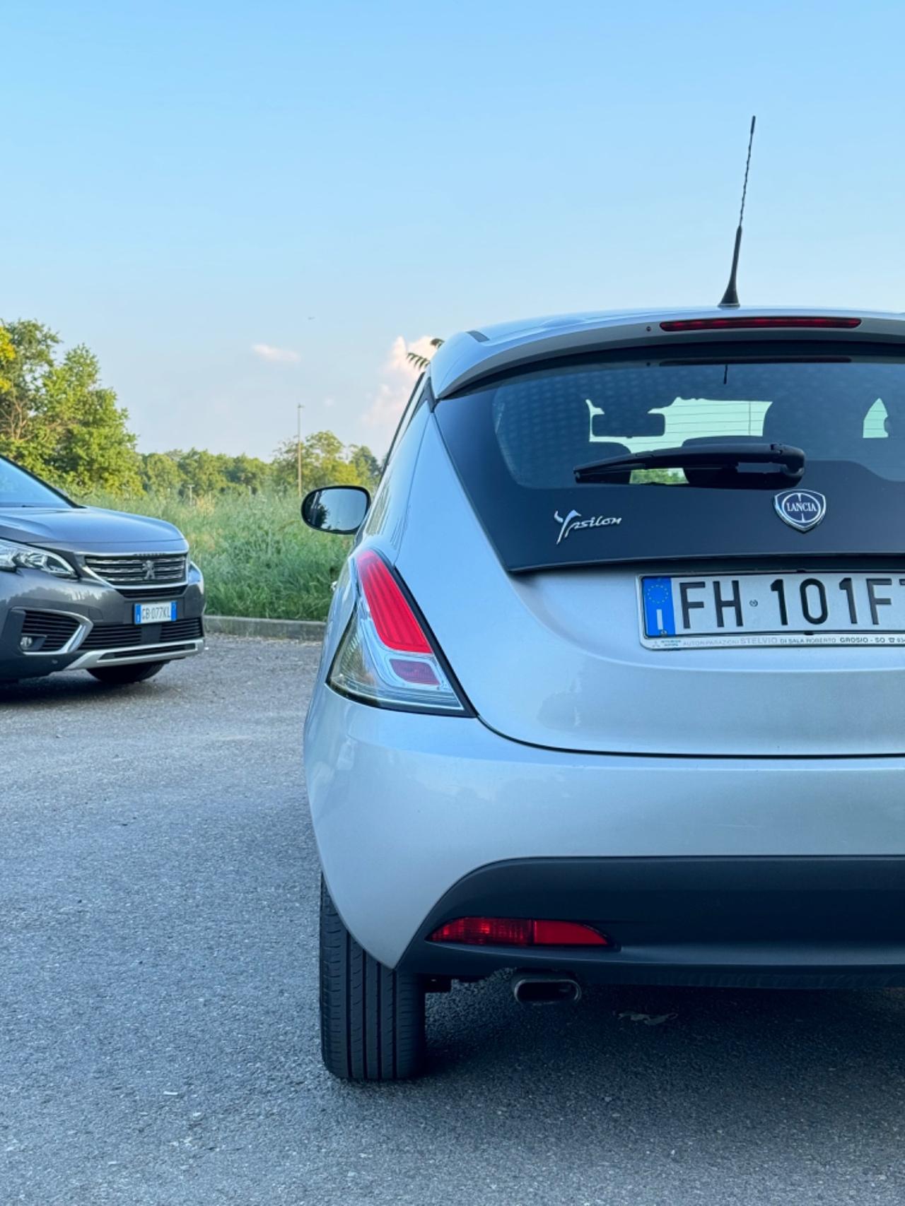 Lancia Ypsilon 1.2 69 CV 5 porte si neopatentati