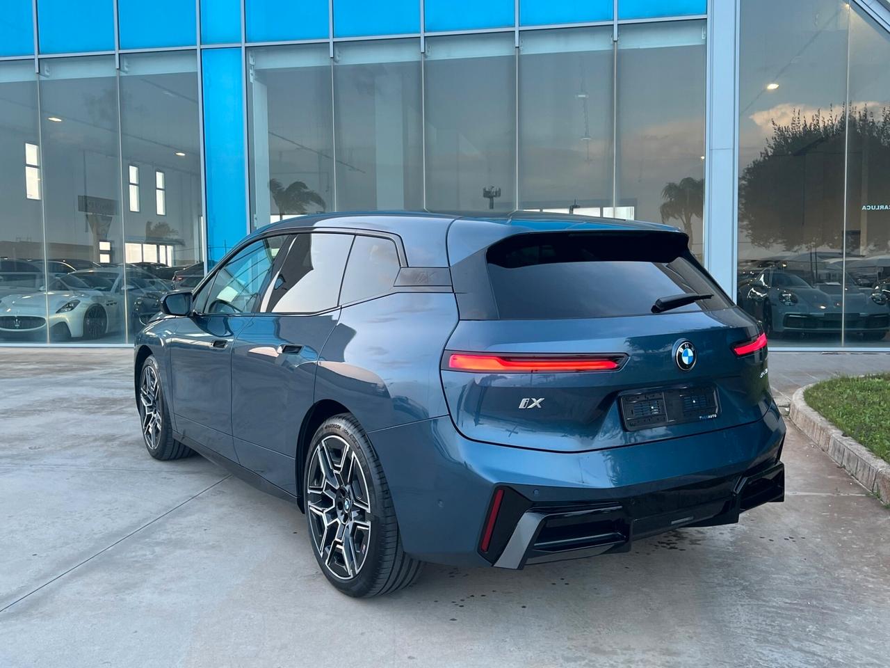 Bmw IX xDrive 45 Msport Pro possibilità noleggio no scoring