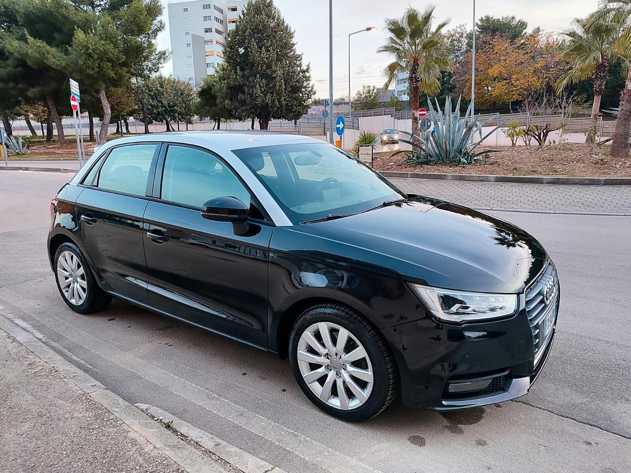 Audi A1 SPB 1.6 TDI 116 CV ( BICOLORE) SUPER PREZZO!!