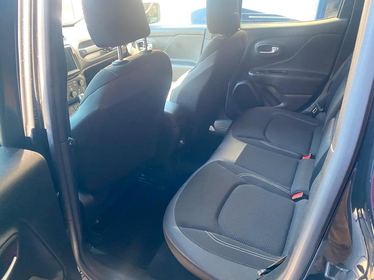 Jeep Renegade 1.3 T4 DDCT 150cv allestimento S total black