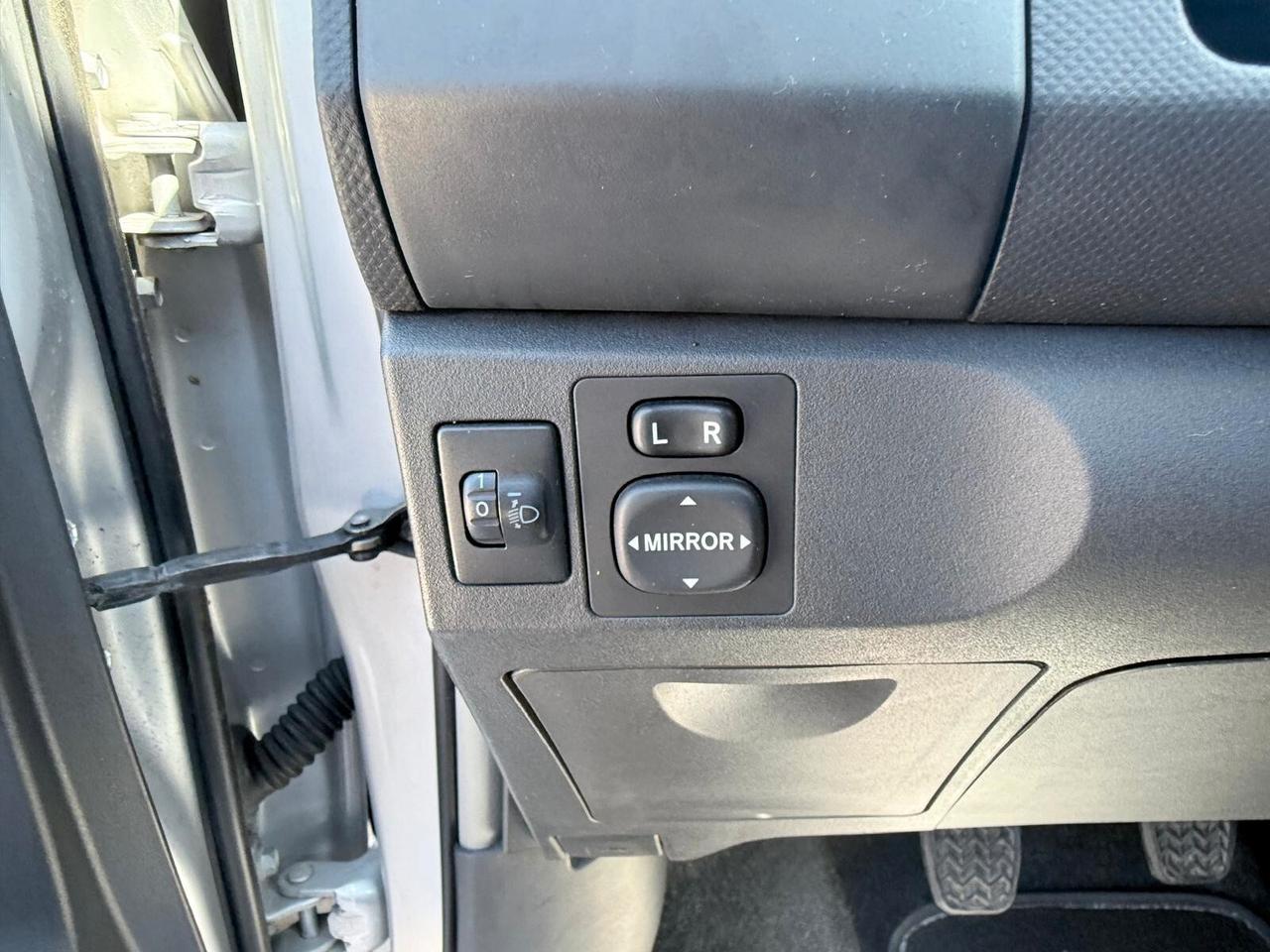 Toyota Yaris 1.0 5 porte Luxury pack