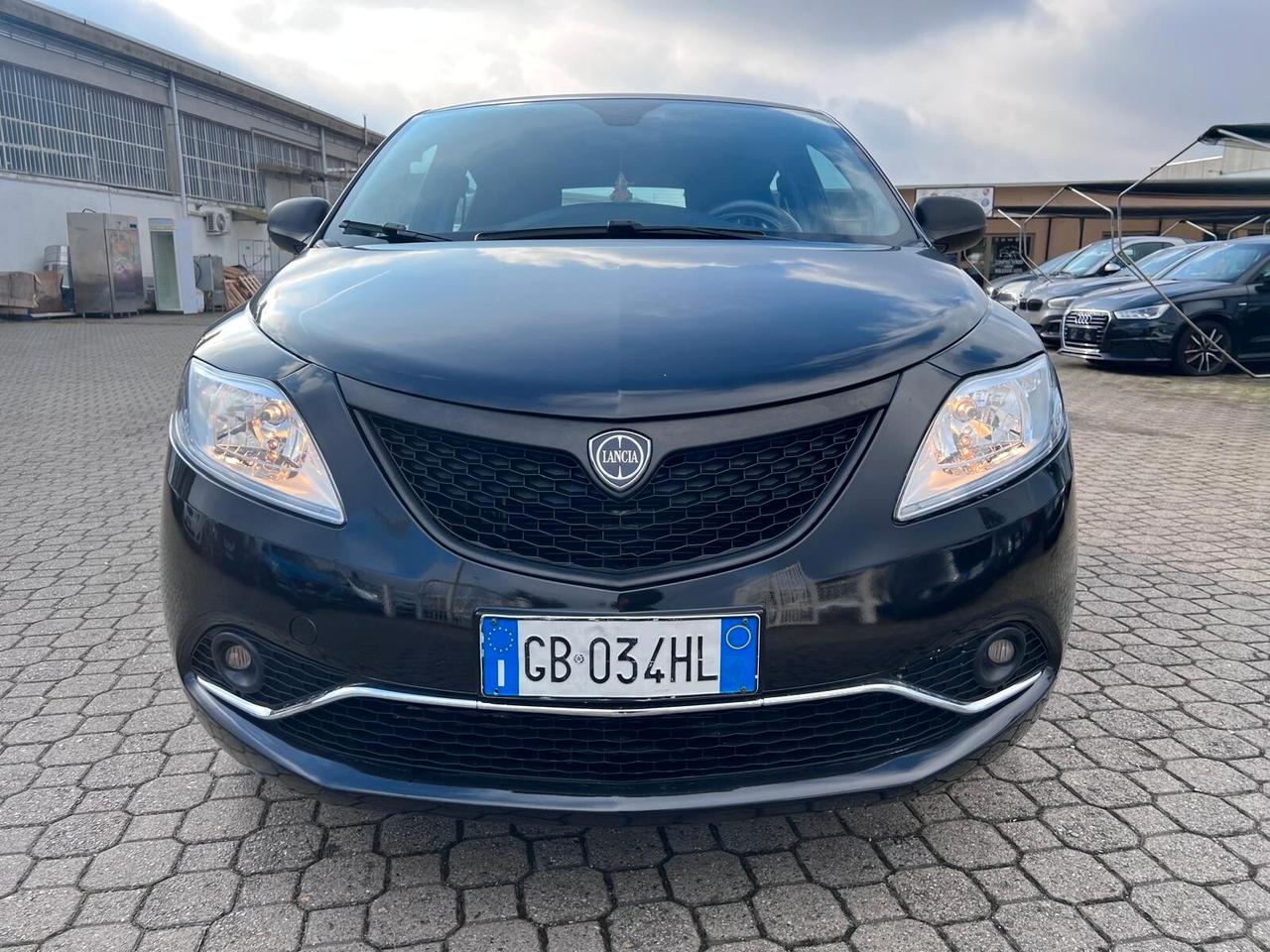 Lancia Ypsilon 1.2 69 CV 5 porte S&S Black and Noir