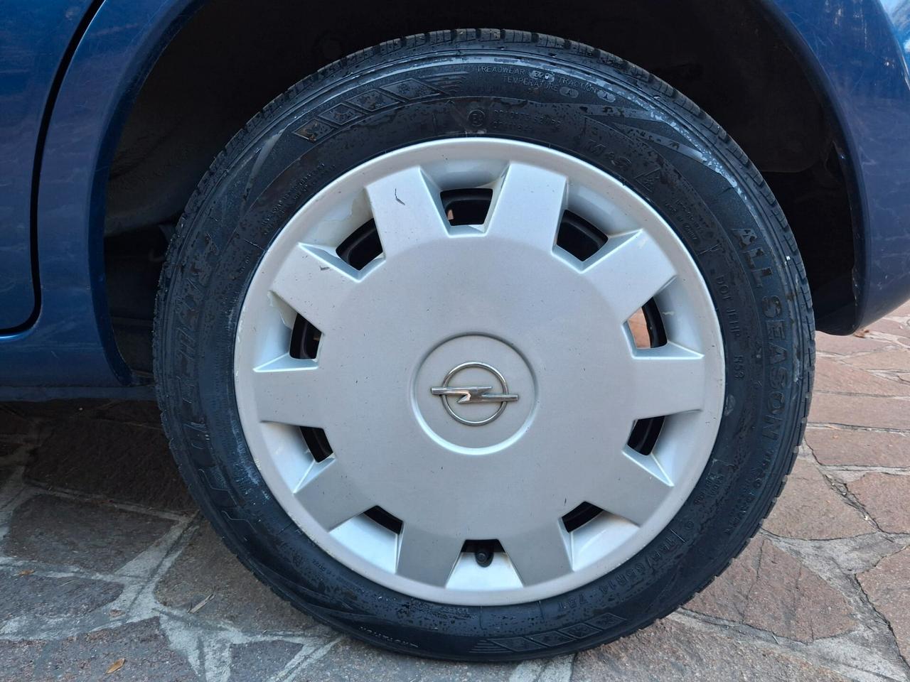 Opel Agila 1.0 12V Club