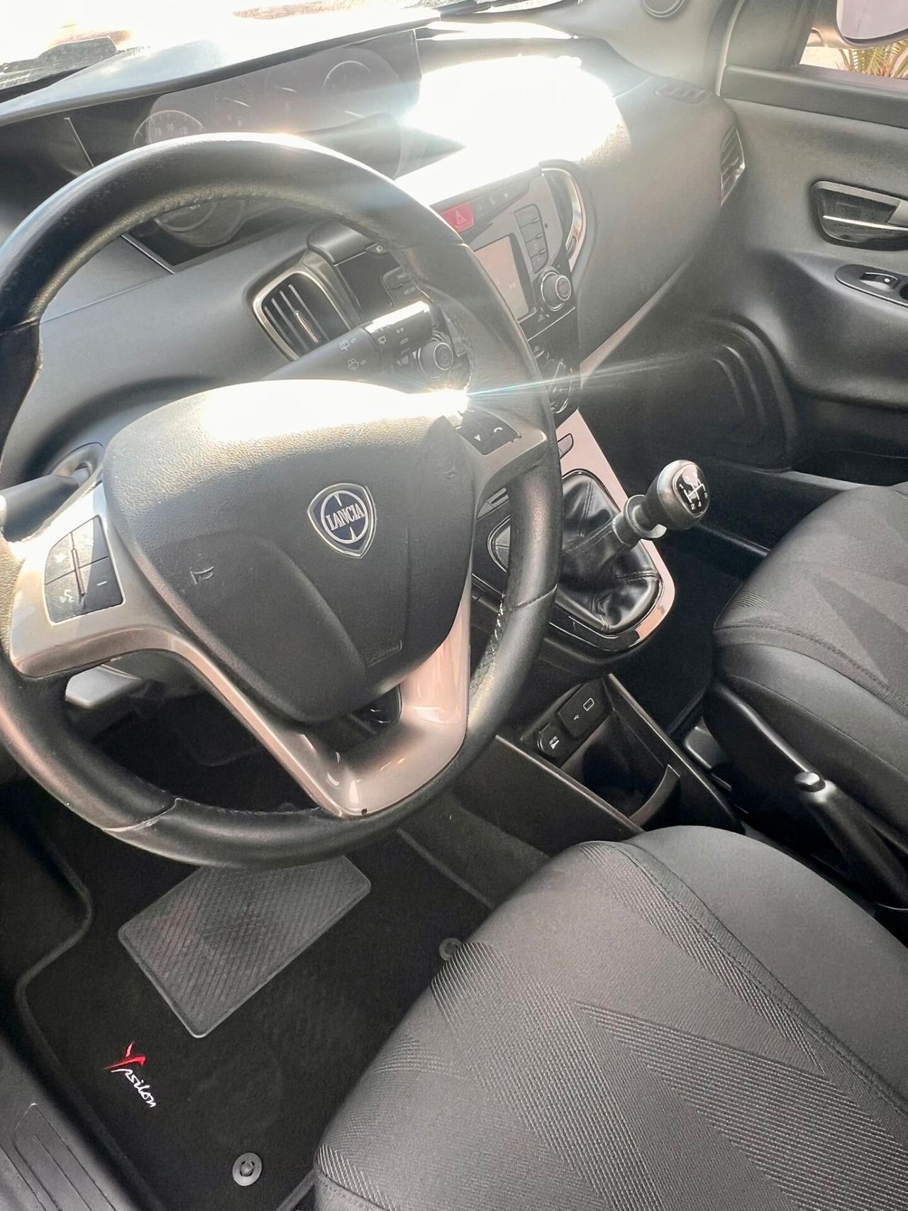 Lancia Ypsilon 1.2 69 CV 5 porte Gold