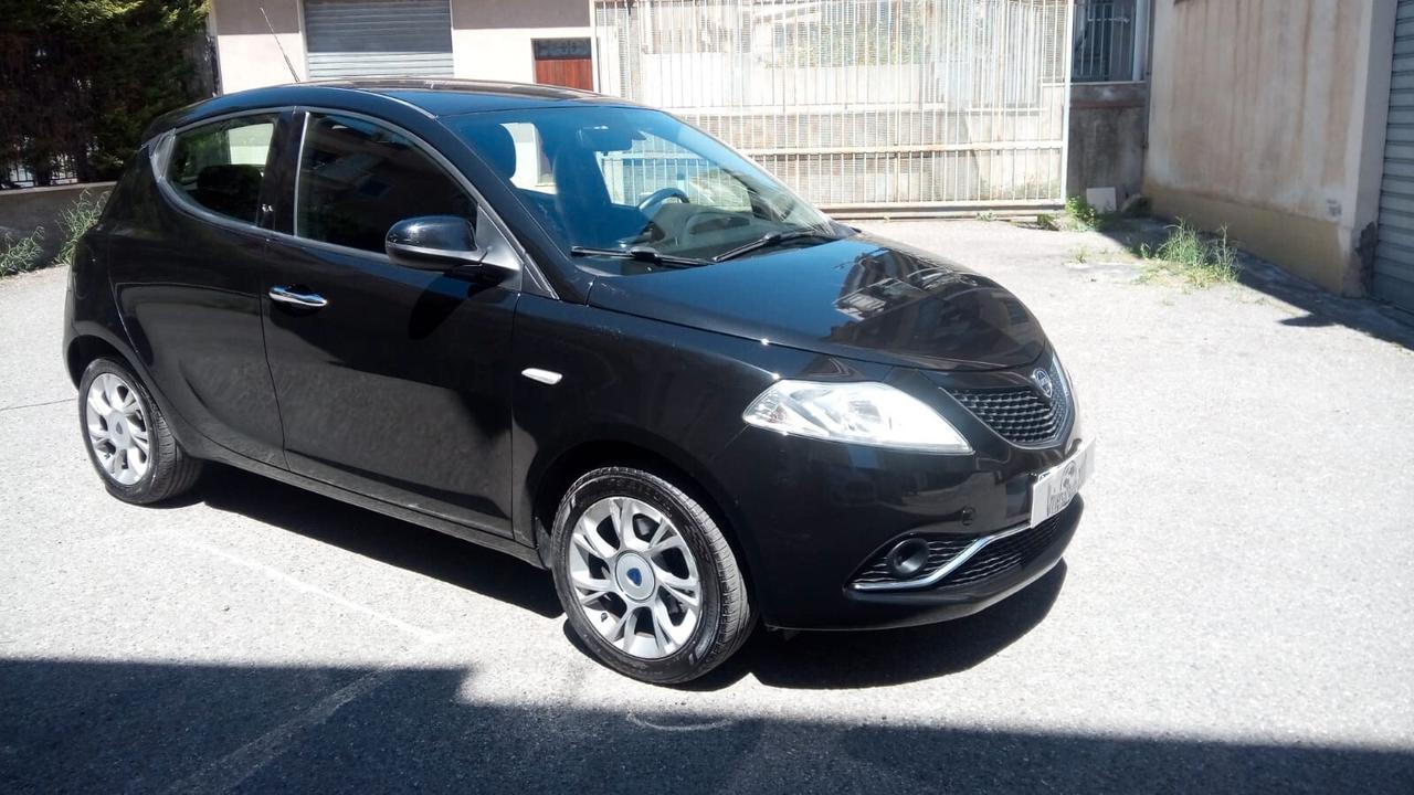 Lancia Ypsilon 1.2 69 CV 5 porte GPL Ecochic Silver