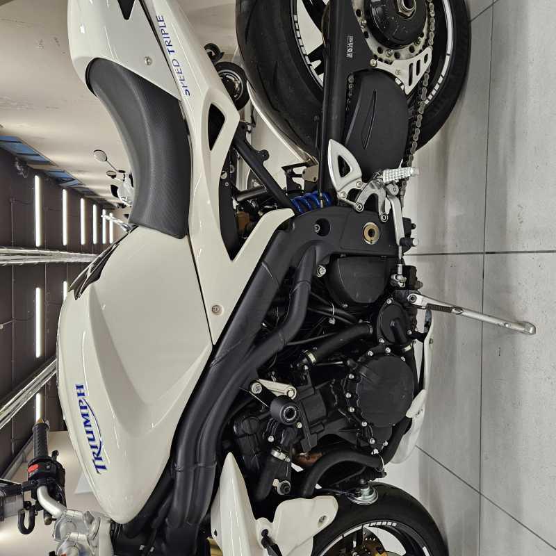 Triumph Speed Triple 1050 - 2005
