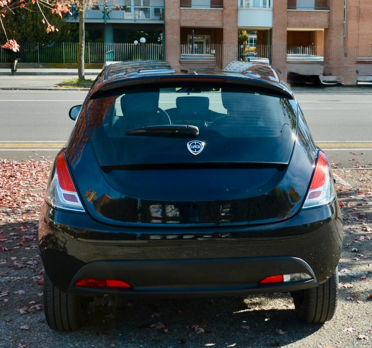 Lancia Ypsilon 1.0 FireFly 5 porte S&S Hybrid Gold