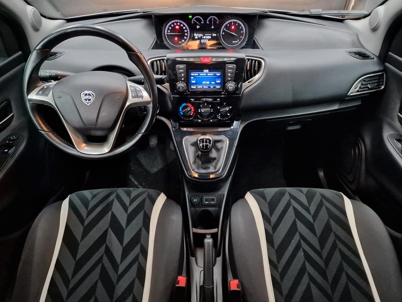 Lancia Ypsilon 1.2 69 CV 5 porte Platinum Gpl