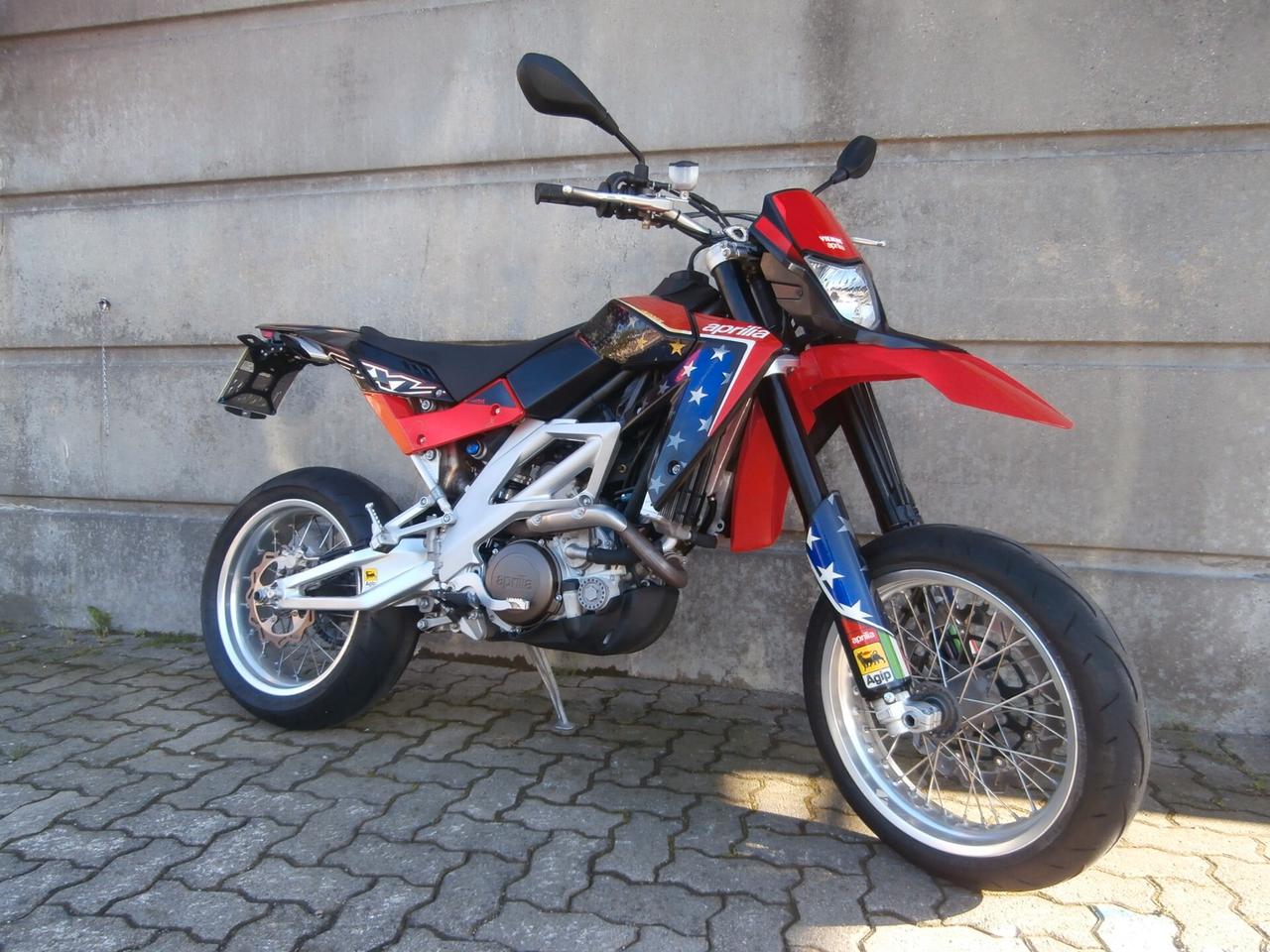 Aprilia SXV 450 (2007 - 14) passaggio incluso.