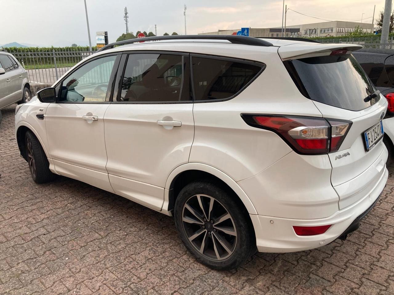 Ford Kuga 1.5 TDCI 120 CV S&S 2WD ST-Line