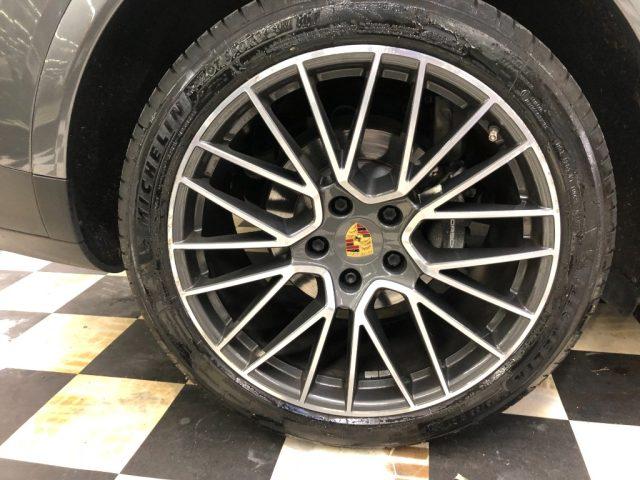 PORSCHE Cayenne 3.0 V6