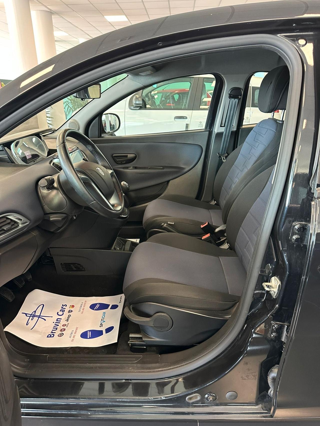 Lancia Ypsilon 1.0 FireFly 5 porte S&S Hybrid Platino