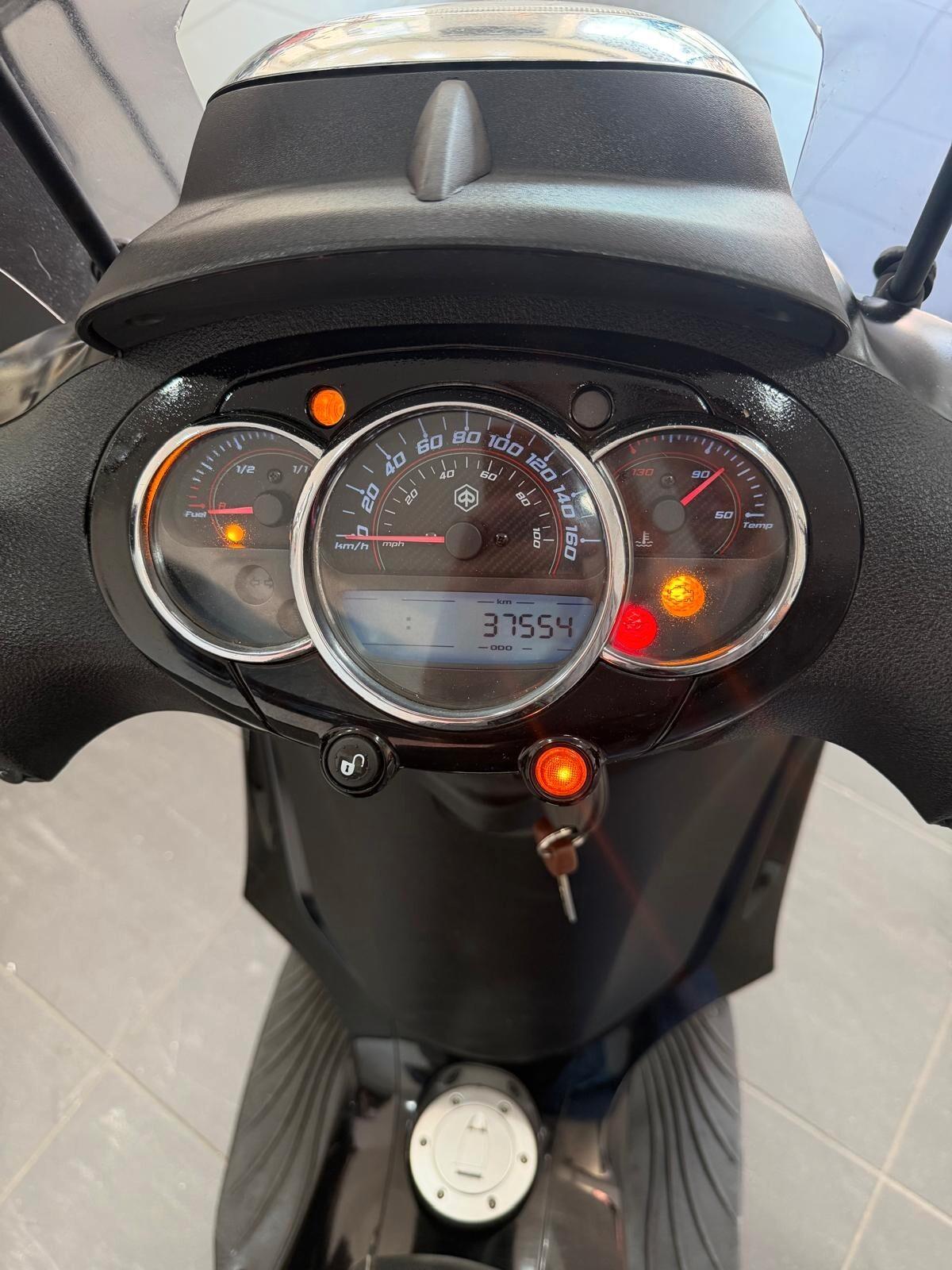 Piaggio Beverly 300 police