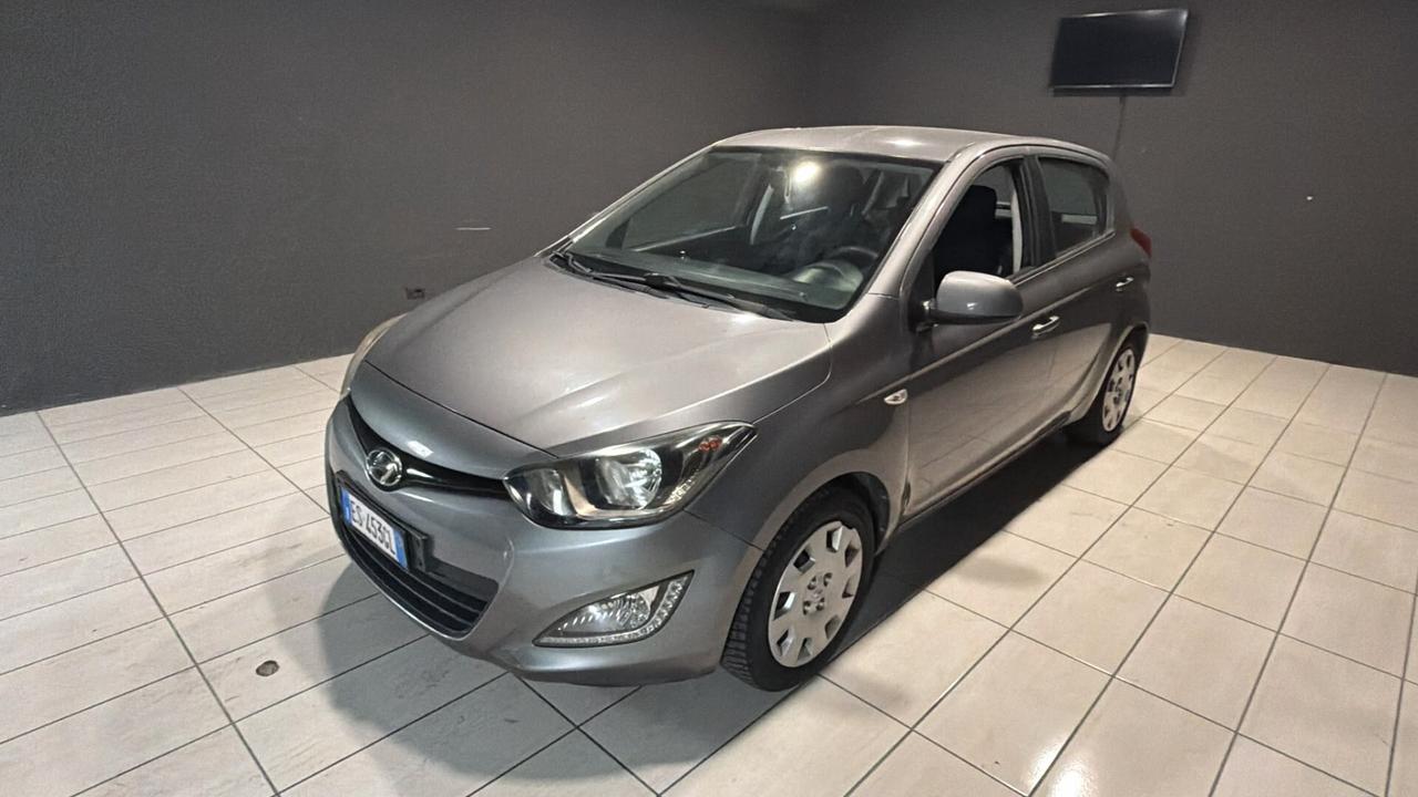 HYUNDAY I 20 DEL 2013 1200 GPL VALIDO FINO 2033