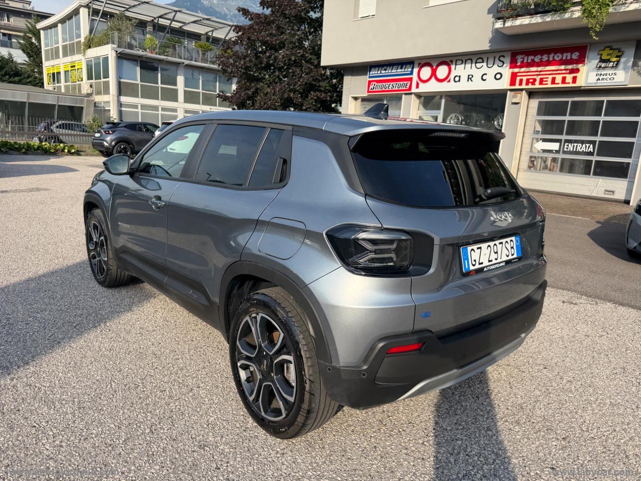 JEEP Avenger BEV Summit 420 156 CV CERCHI IN LEGA DA 18