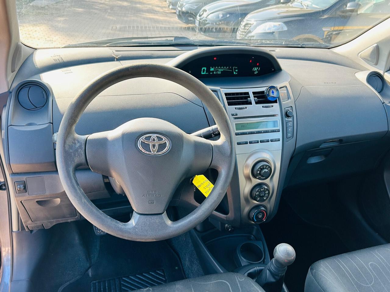 Toyota Yaris 1.0 3P Luxury pack