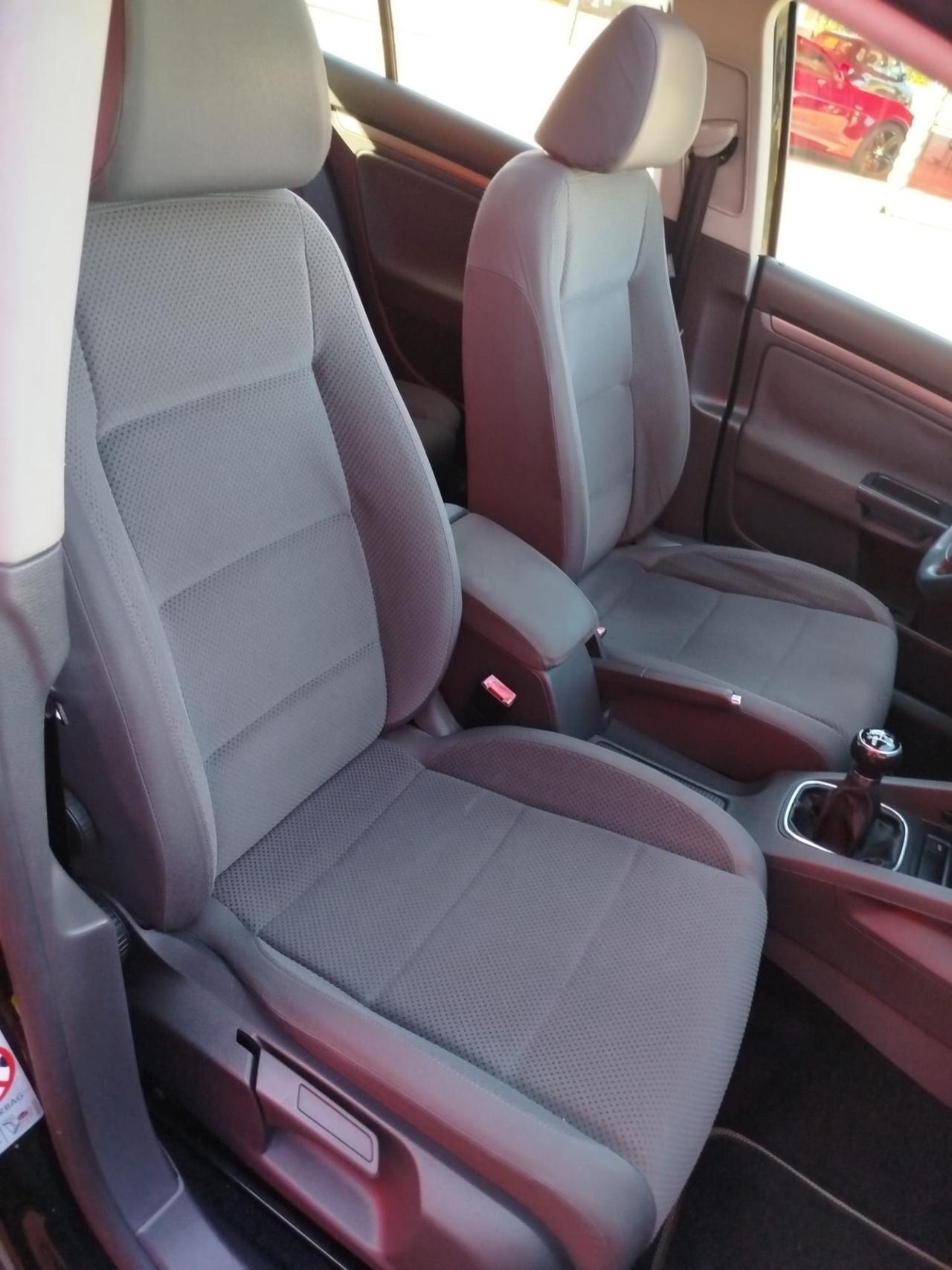 Volkswagen Golf 1.6 16V FSI 5p. Sportline