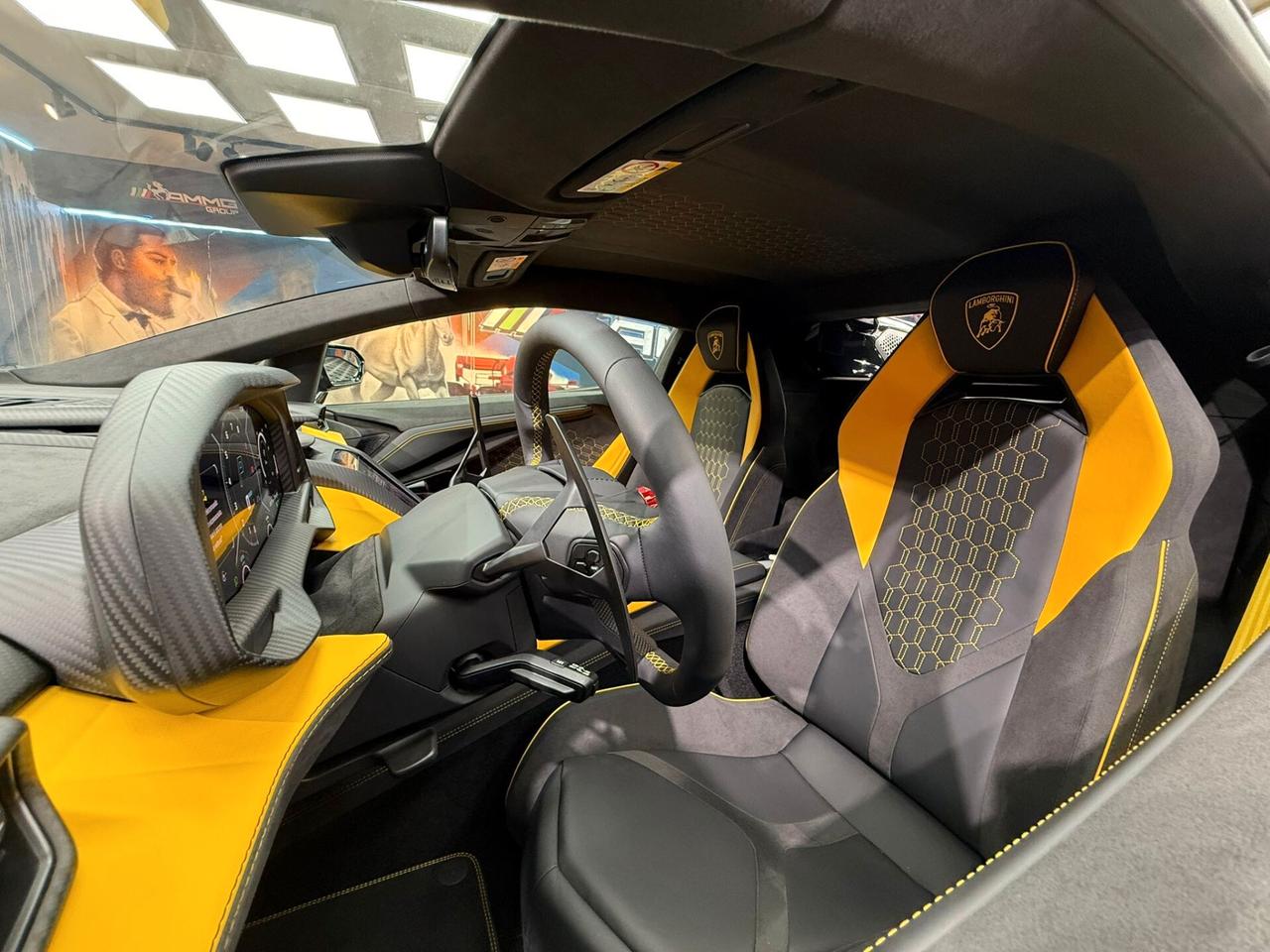 Lamborghini Revuelto 6.5 V12 (333)