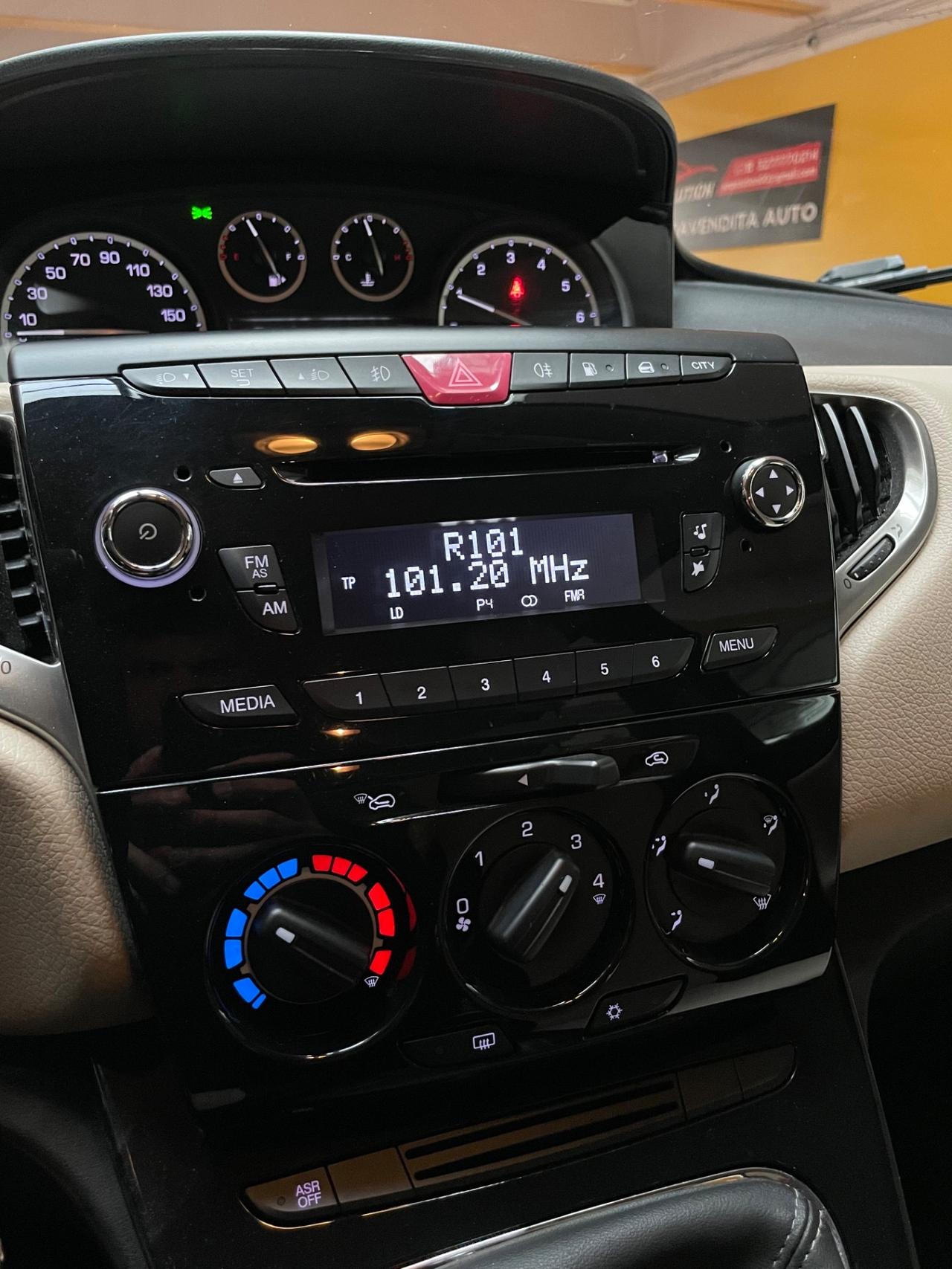 Lancia Ypsilon 0.9 Neopatentati Euro 5