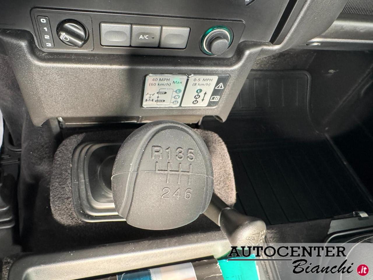 Land Rover Defender 90 SW Defender 90 2.4 td SE SW