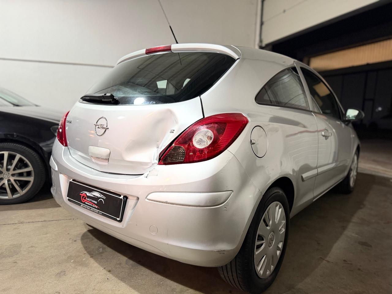 Opel Corsa 1.2 3 porte Club NEOPATENTATI