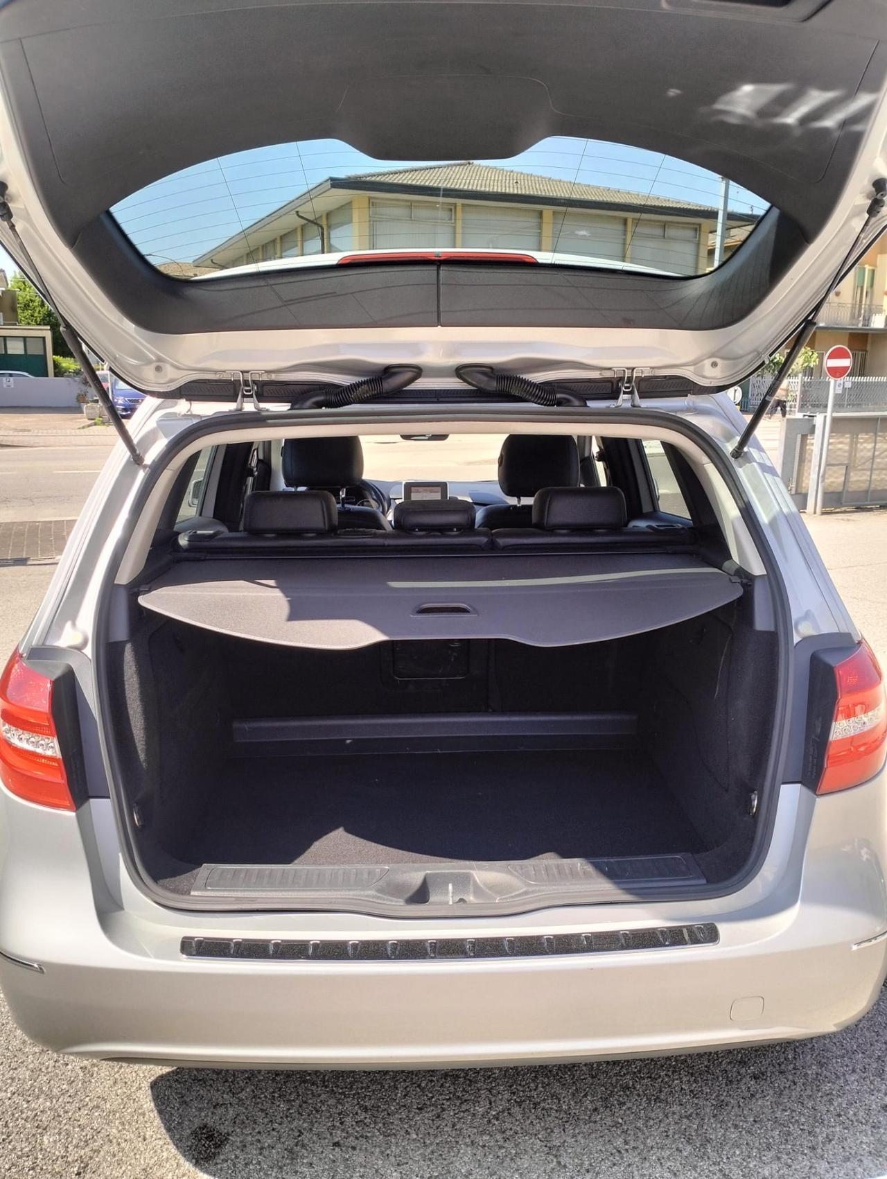 Mercedes-benz B 180 Benz Premium