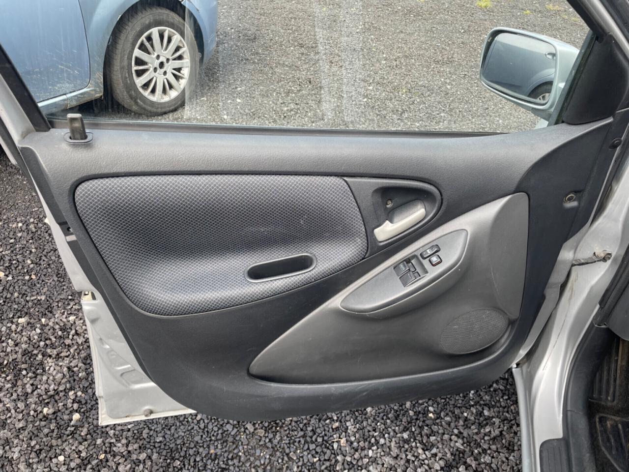 Toyota Yaris 1.4 tdi D-4D cat 5 porte Sol