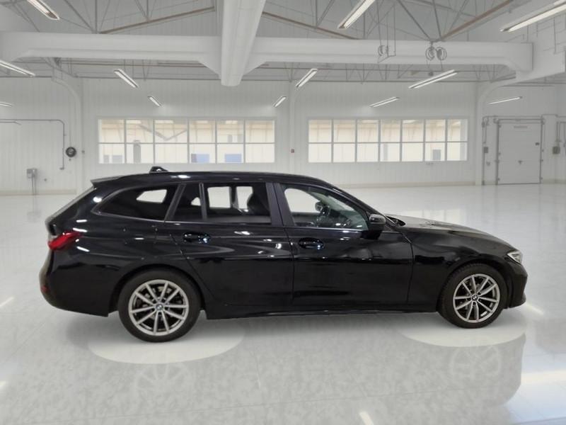 BMW 318 48V Business Advantage Touring auto