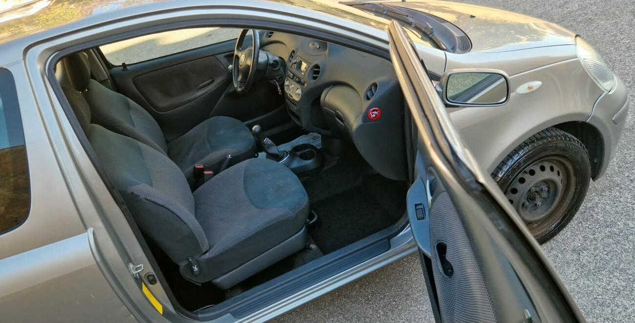 Toyota Yaris 1.0i 16V cat 3 porte Sol-2003