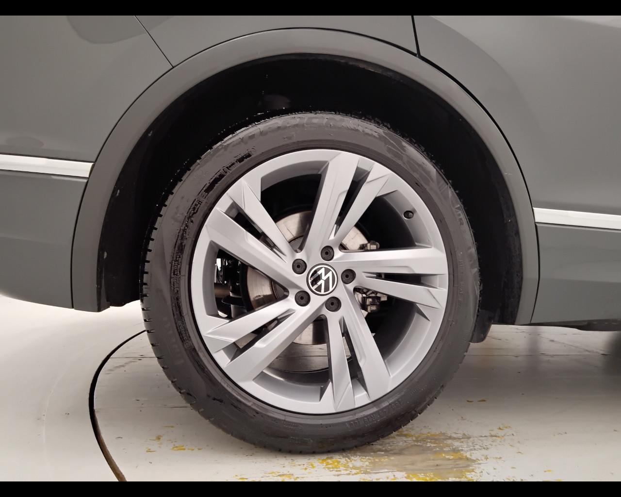 VOLKSWAGEN Tiguan II 2021 - Tiguan 2.0 tdi R-Line 150cv dsg