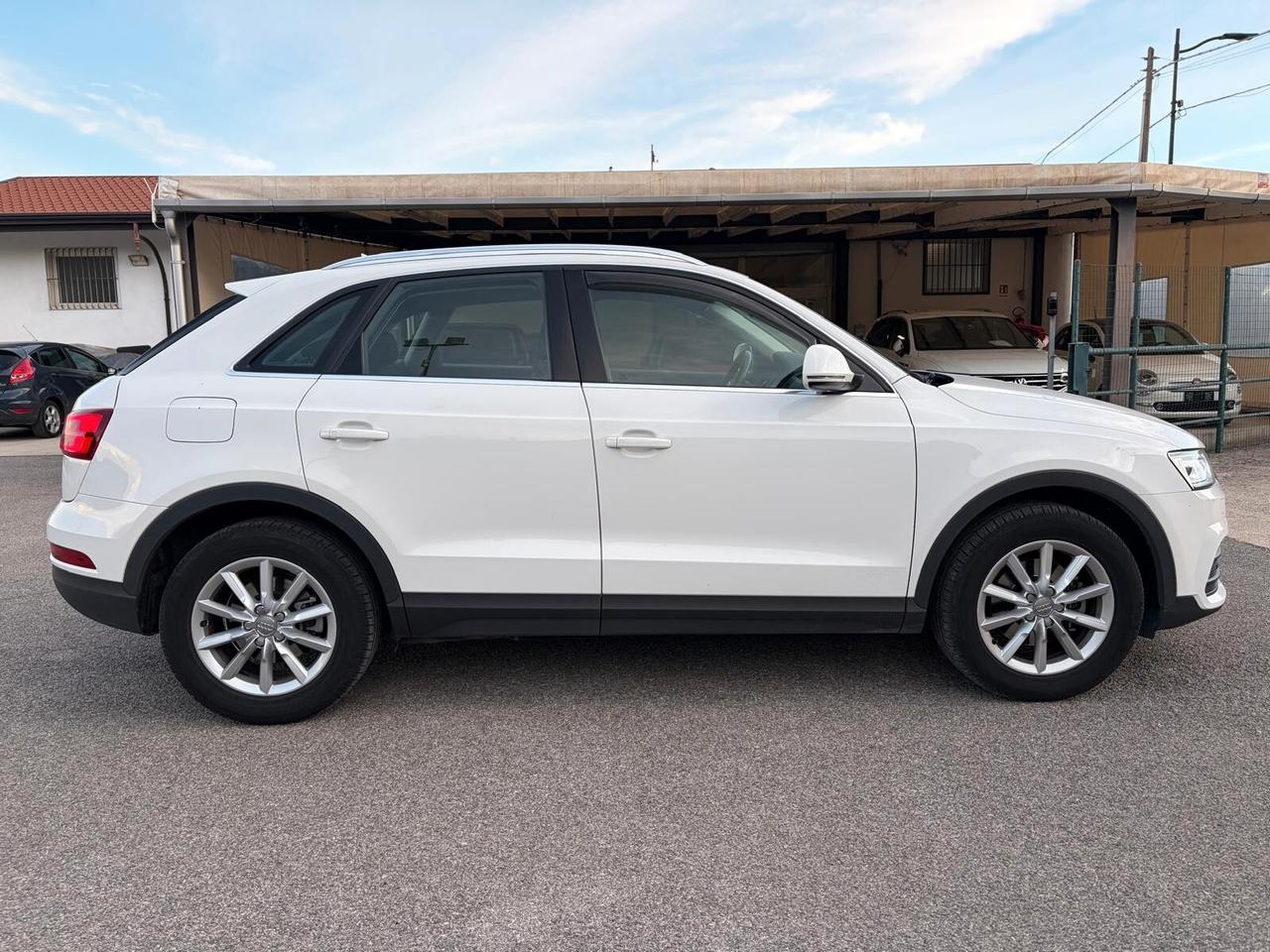 Audi Q3 2.0 TDI 120 CV Business