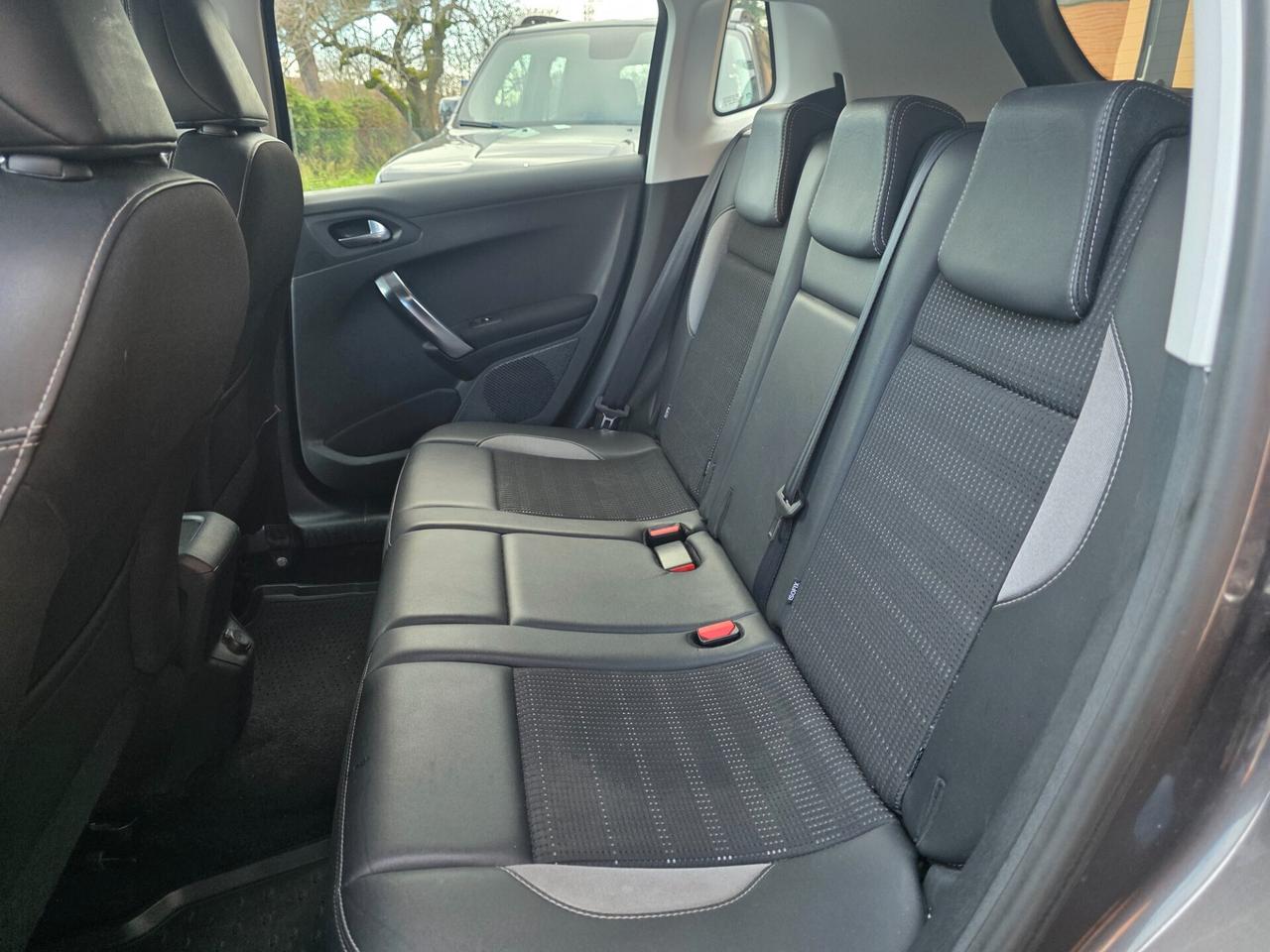 Peugeot 2008 1.6 BlueHDi 100 Allure