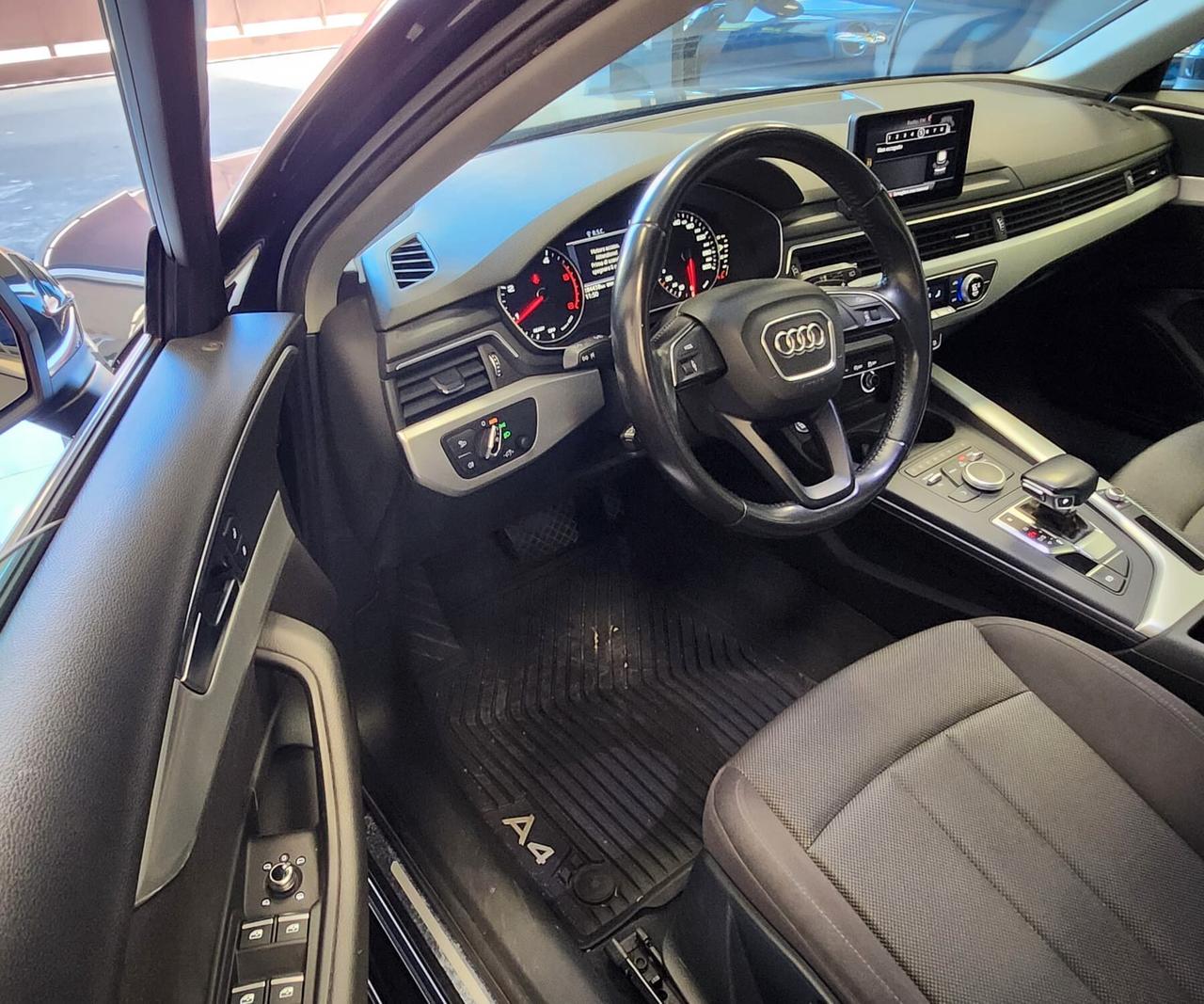 Audi A4 2.0 TDI 150 CV ultra S tronic Design